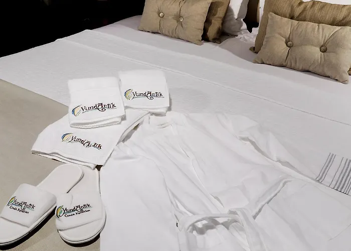 Yundantik Cunda Konaklari