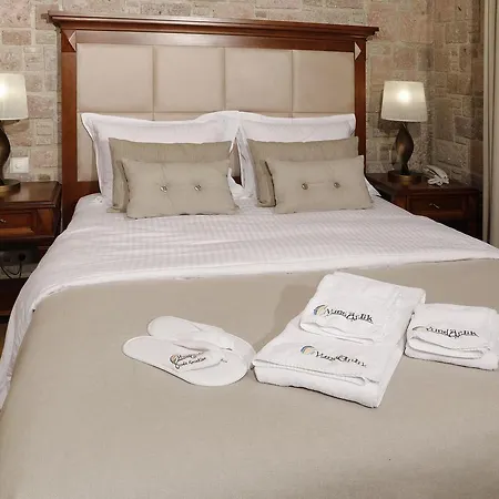 Yundantik Cunda Konaklari