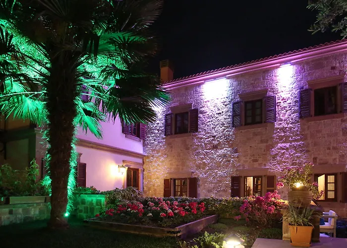 Yundantik Cunda Konaklari