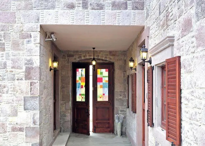 Yundantik Cunda Konaklari